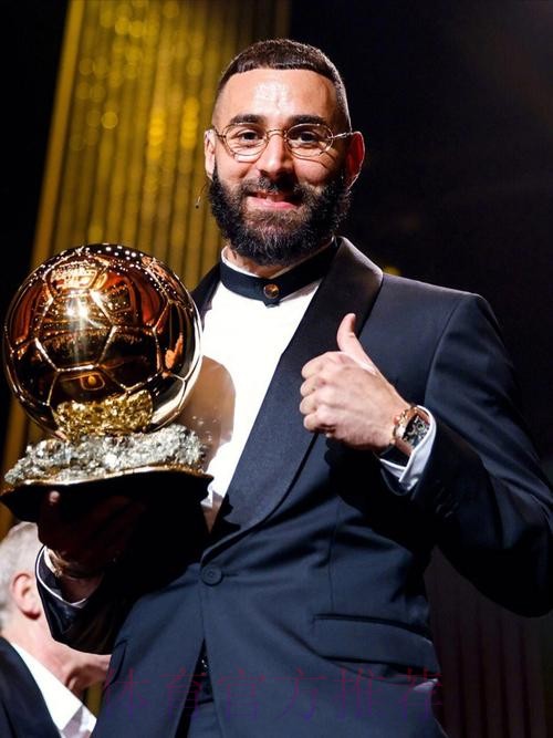 官方：本泽马荣获环足奖年度最佳男足球员